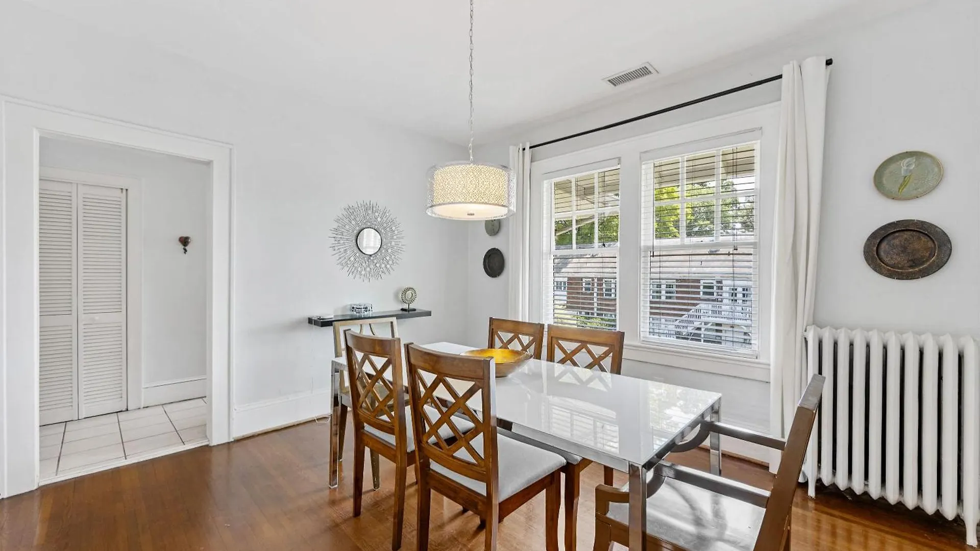Holiday home Elegant 1Br In Elizabeth With Covered Porch Charlotte