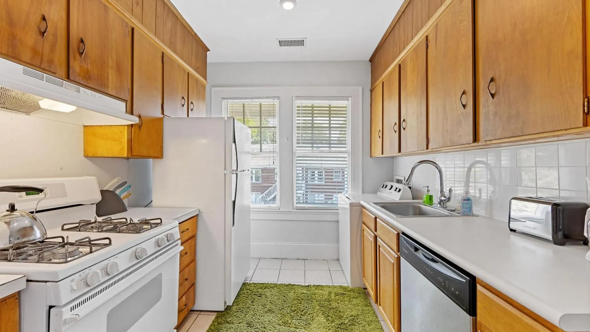 Holiday home Elegant 1Br In Elizabeth With Covered Porch Charlotte